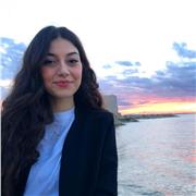 Diplomata al liceo artistico e laureata al dipartimento di architettura